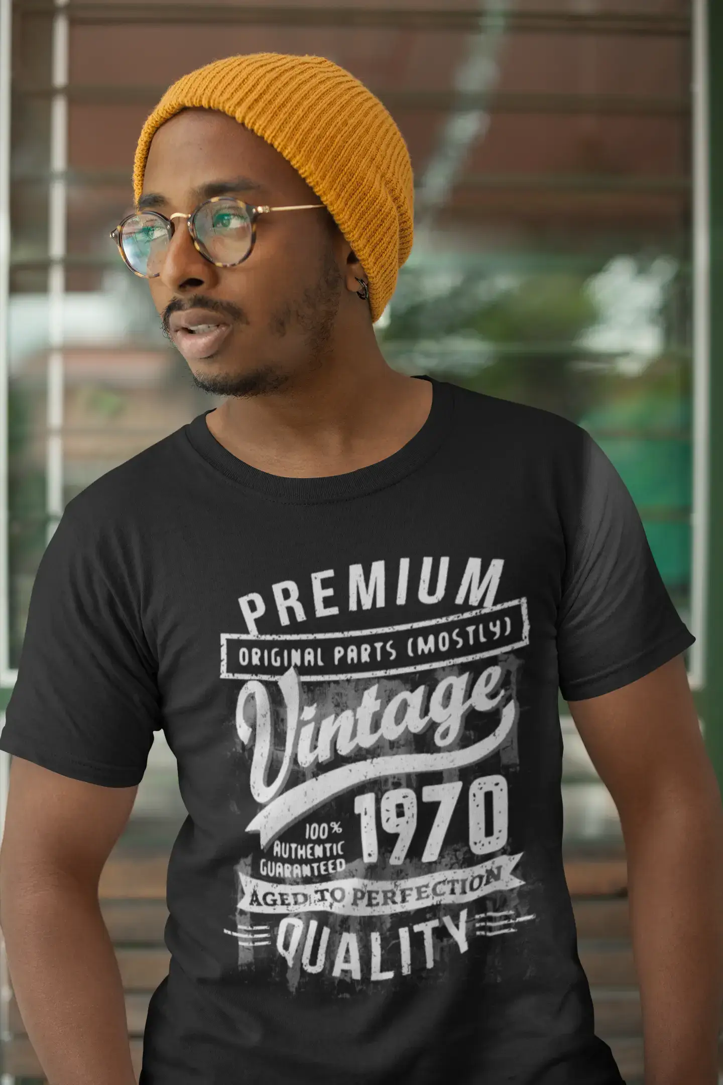 ULTRABASIC - Graphic Men's 1970 Aged to Perfection Birthday Gift T-Shirt