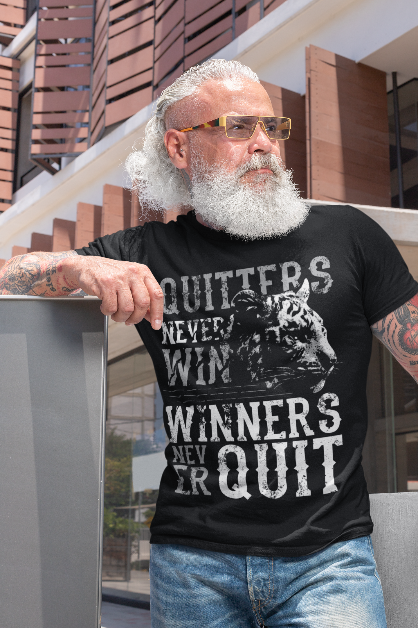 ULTRABASIC Men's T-Shirt Quitters Never Win Winners Never Quit - Tiger Face